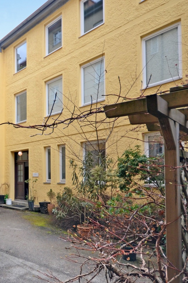 Innenhof mit Blick aufs Rückgebäude