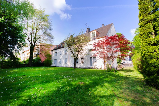 Kapitalanlage mit Potenzial: Mehrparteienhaus auf großzügigem Grundstück in Obersendling, 81479 München, Mehrfamilienhaus