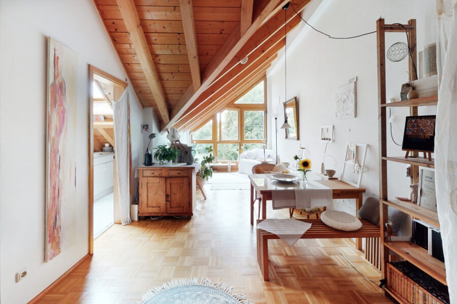 Charmante Dachgeschosswohnung mit Galerie und herrlichem Ausblick ins Grüne, 85640 Putzbrunn, Dachgeschosswohnung