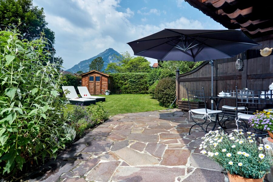 Traumhafte Gartenwohnung im Landhausstil mit moderner Ausstattung und herrlichem Bergblick, 82490 Farchant, Maisonettewohnung