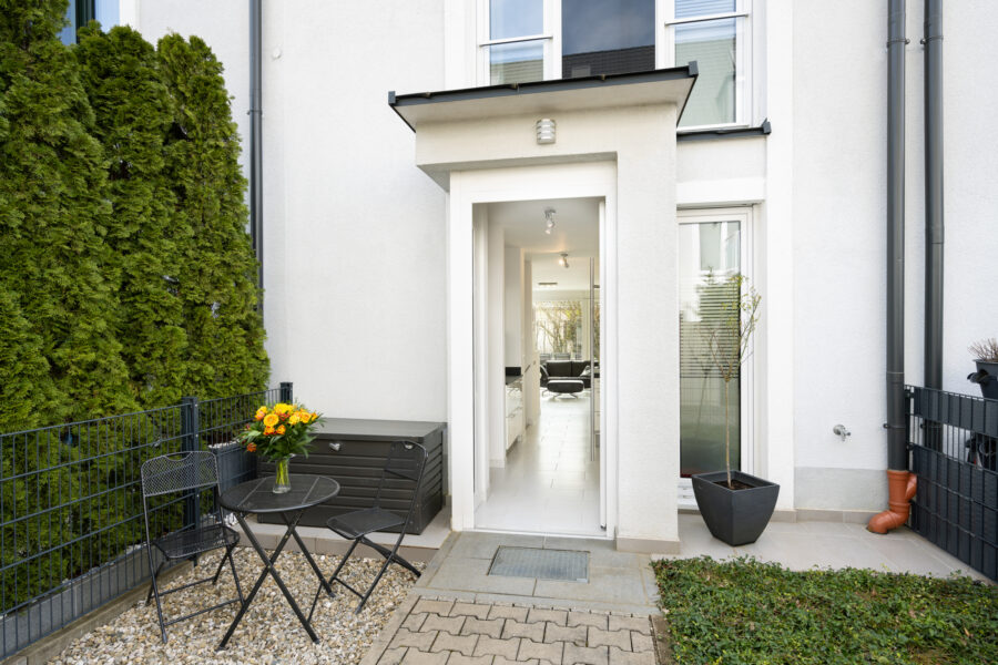 Modernes Reihenmittelhaus mit großzügiger Süd-Terrasse in ruhiger Wohnlage, 85716 Unterschleißheim, Reihenmittelhaus