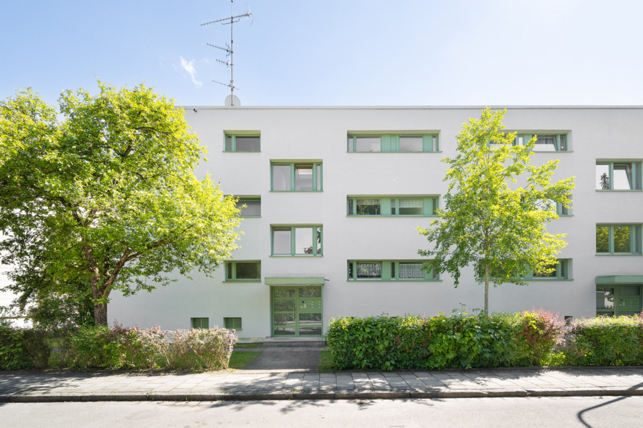 Attraktive 2-Zi. Wohnung in sehr gepflegter Wohnanlage, Nähe Nymph. Schloss, solide vermietet, 81245 München, Etagenwohnung