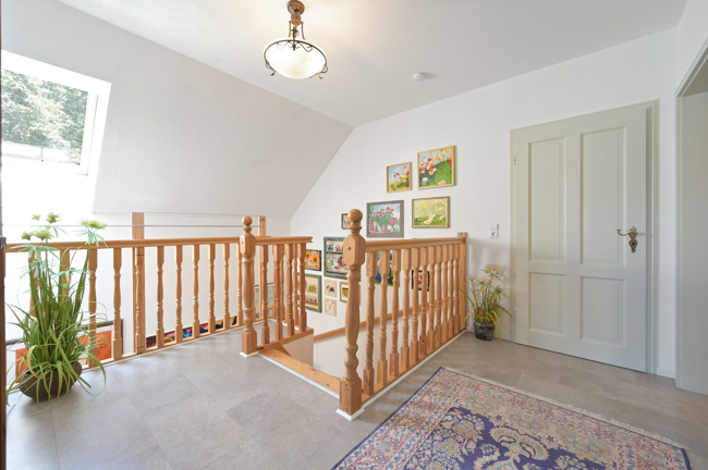 Diele mit Blick zur Treppe im Obergeschloss