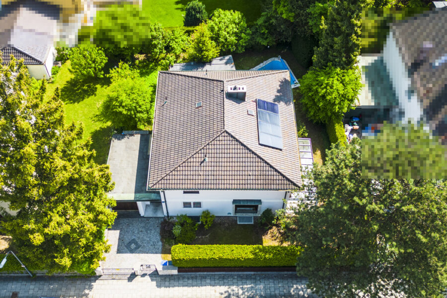 Charmantes Einfamilienhaus mit viel Potenzial und schön eingewachsenem Garten - auch Neubebauung möglich!, 81377 München, Einfamilienhaus