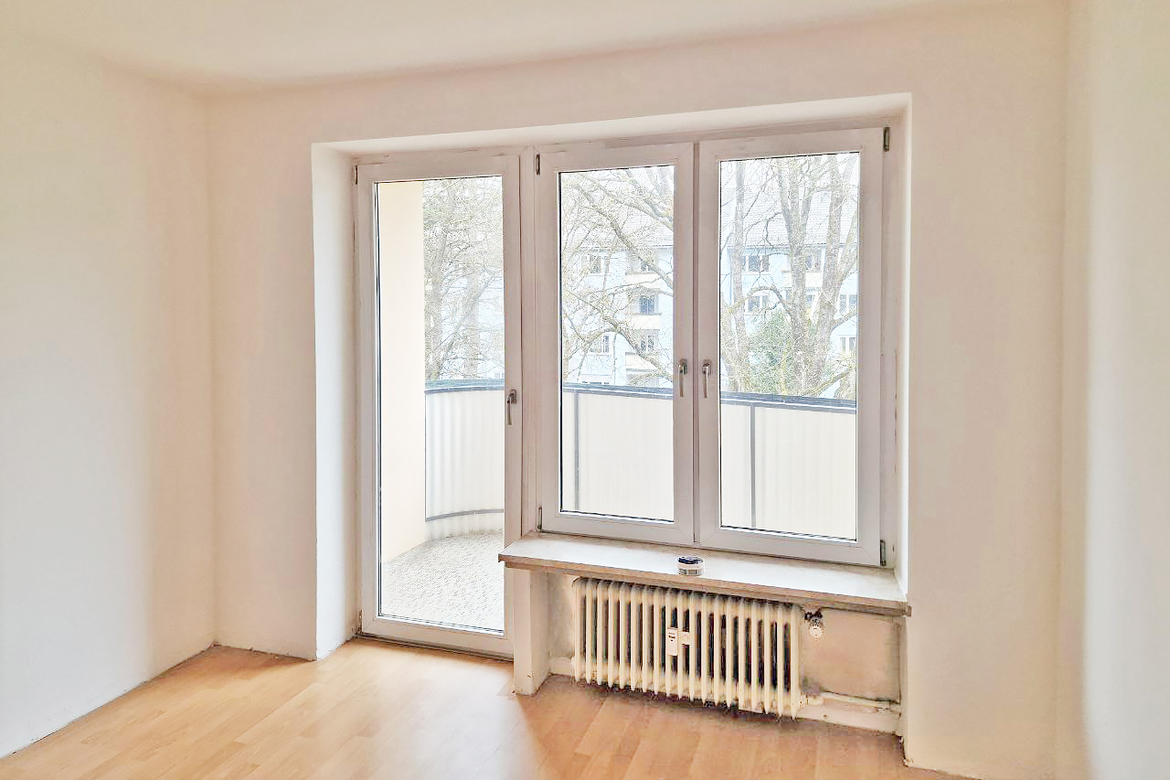 Schlafzimmer mit Süd-Ost-Loggia