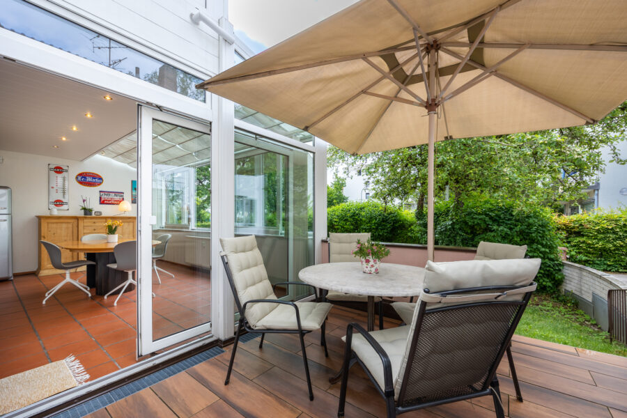 Urlaubsgefühl das ganze Jahr! 4,5 Zimmerwohnung mit großzügigem Wintergarten mit Blick ins Grüne, 80993 München, Erdgeschosswohnung