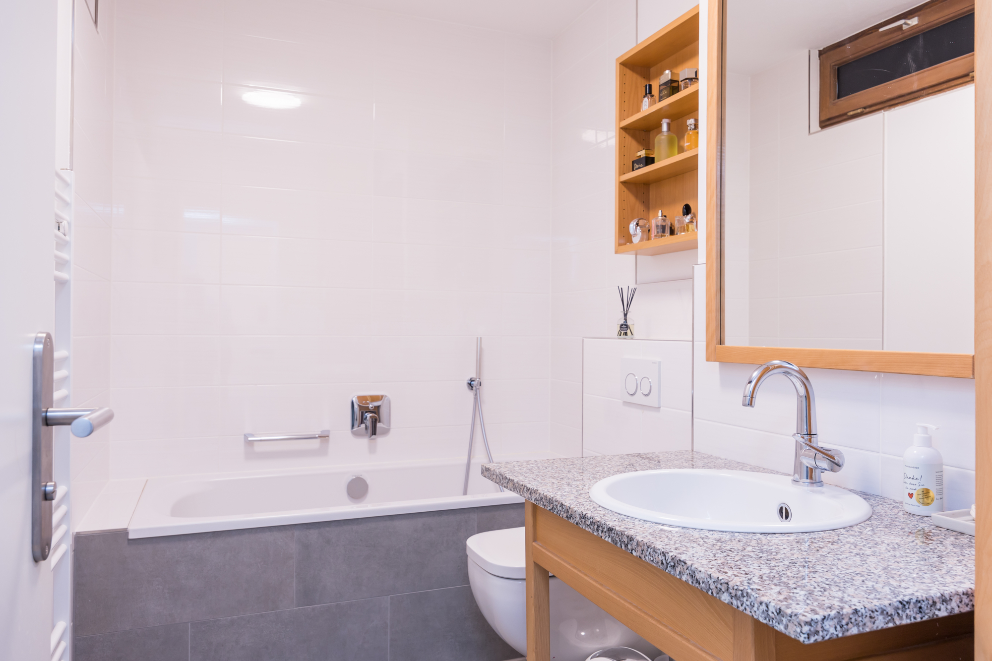 Modernes Badezimmer
