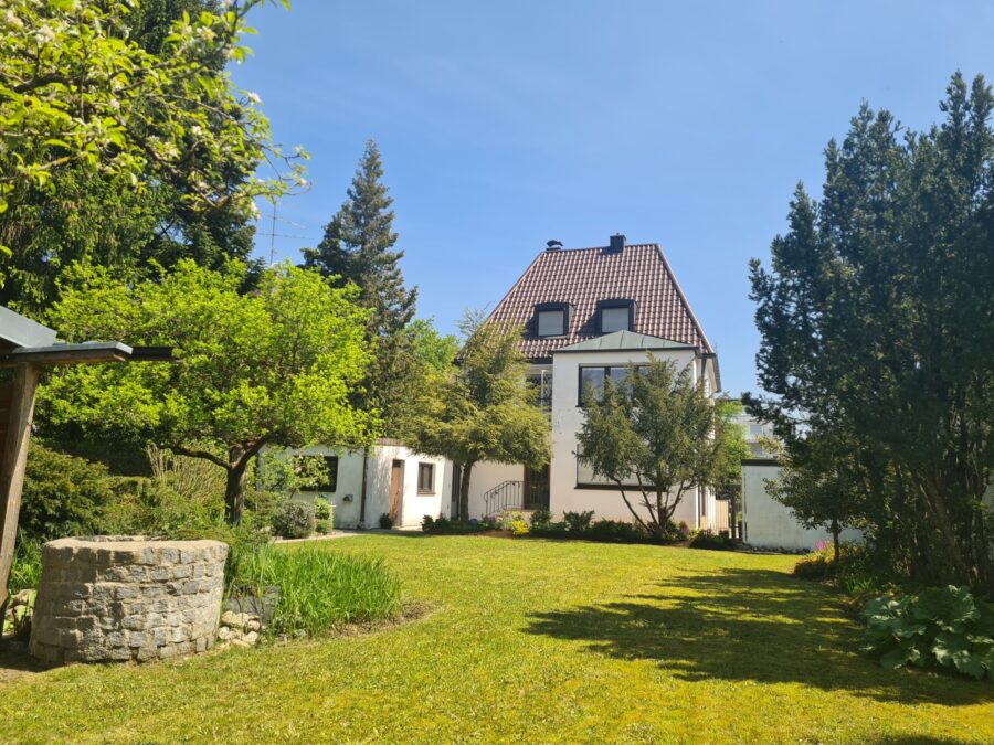 Seltene Kaffeemühle - Mehrgenerationenhaus in idyllischer Lage auf traumhaftem West-Grundstück, 80992 München, Einfamilienhaus