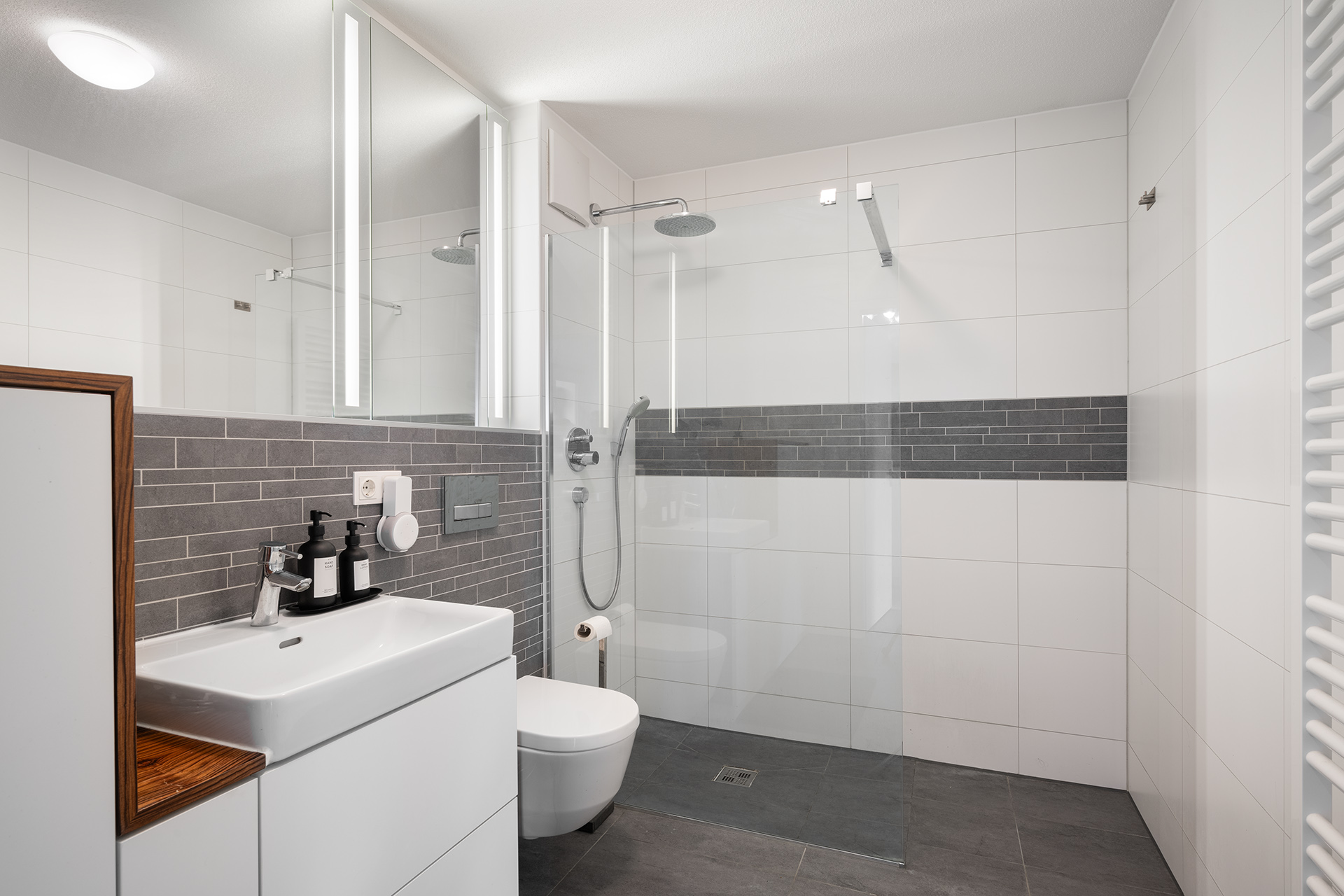 Modernes Badezimmer