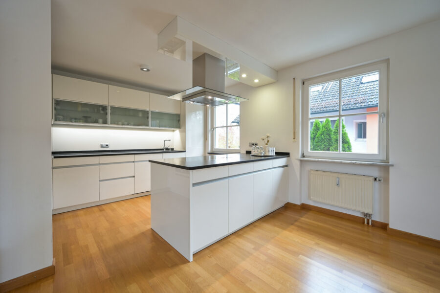 Moderne 4,5-Zi.-Familienwohnung mit großem Balkon, Nähe S-/U-Bahn Trudering, 81825 München / Trudering, Etagenwohnung