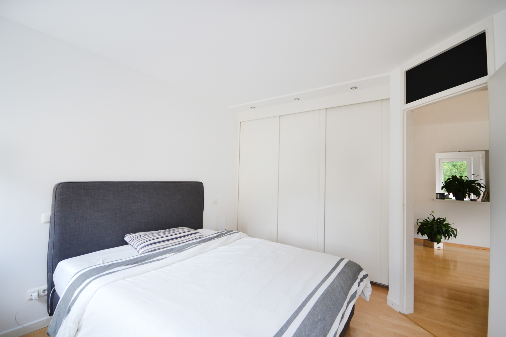 Schlafzimmer mit Einbauschrank