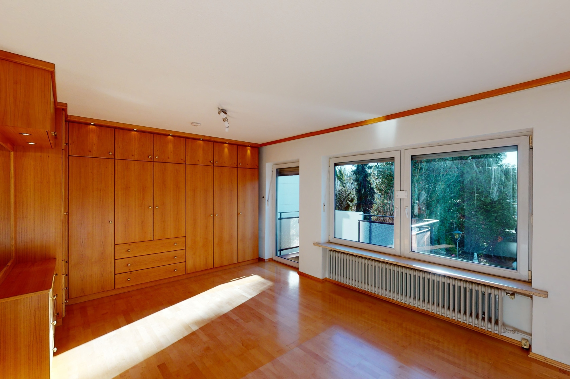Elternschlafzimmer mit Balkonzugang